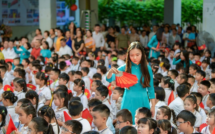 Thanh Hóa chỉ đạo giải quyết tiền dạy thừa giờ cho giáo viên - Ảnh 3.