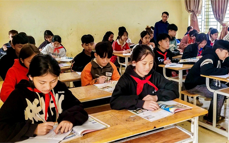 z73036108404875427e50fe1a647e045bd895000ded402-1765158960336996638492 Thanh Hóa chỉ đạo giải quyết tiền dạy thừa giờ cho giáo viên - Ảnh 2.