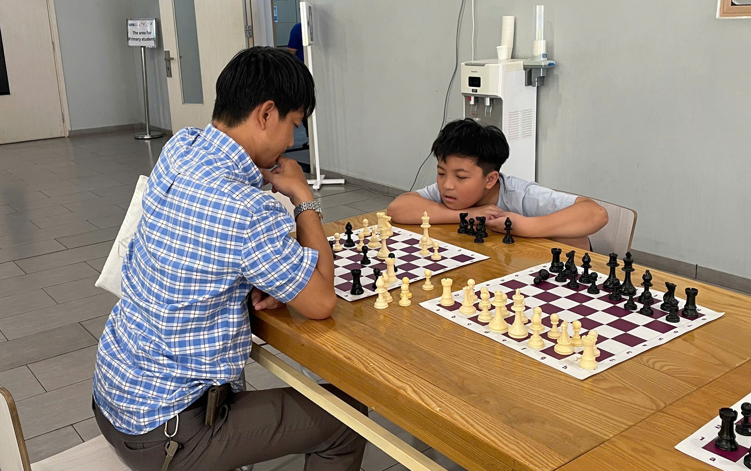 Gần 500 học sinh TP.HCM tranh tài cờ vua - Ảnh 4.