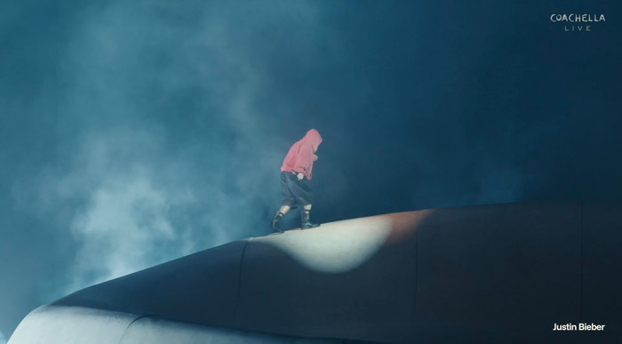 7r68j6lzgt1-6munpq64rs2-trk9d8tdjn3 Justin Bieber chứng minh đẳng cấp siêu sao tại Coachella 2026, tái hợp The Kid Laroi Ảnh 3