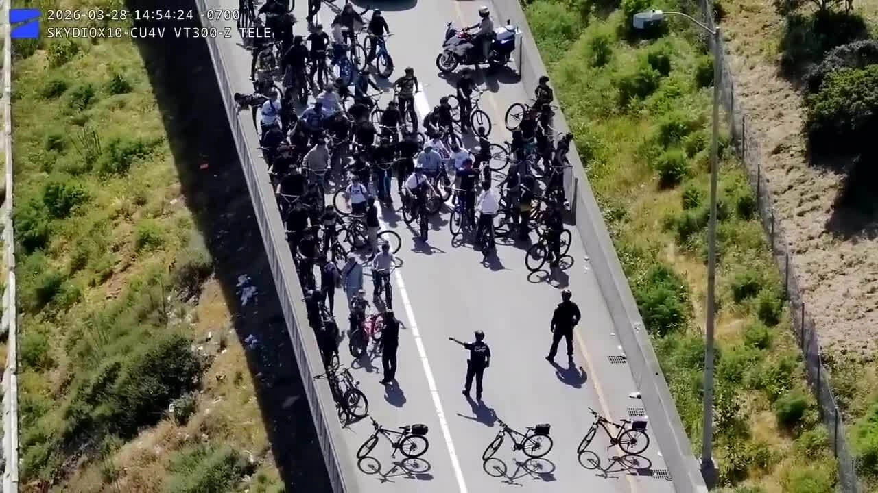 85 người đi xe đạp lao thẳng vào bẫy của cảnh sát