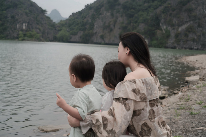 Phương Oanh khoe khoảnh khắc hạnh phúc bên 2 con. 