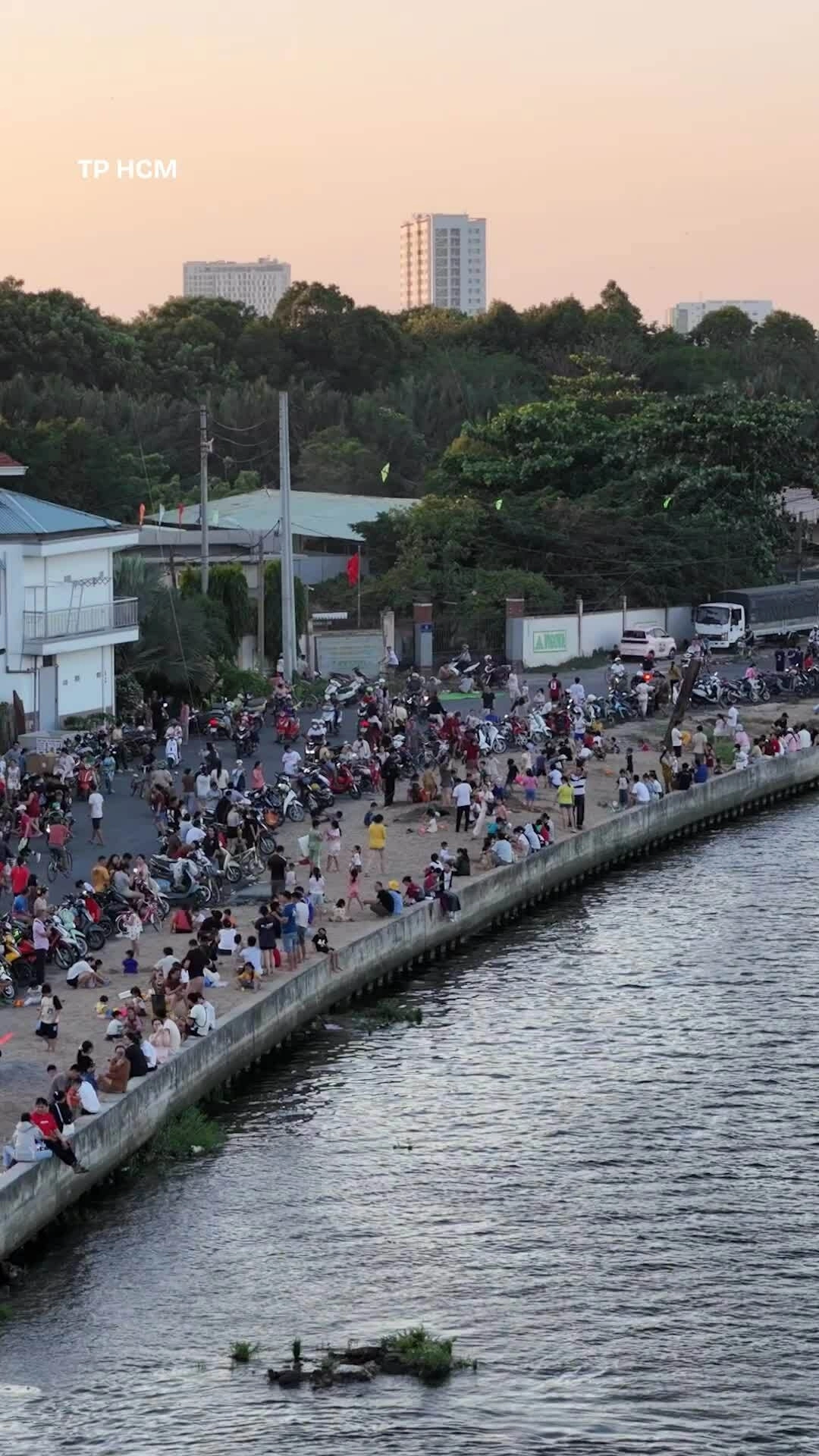 'Bãi biển' Gò Vấp hút người mỗi chiều