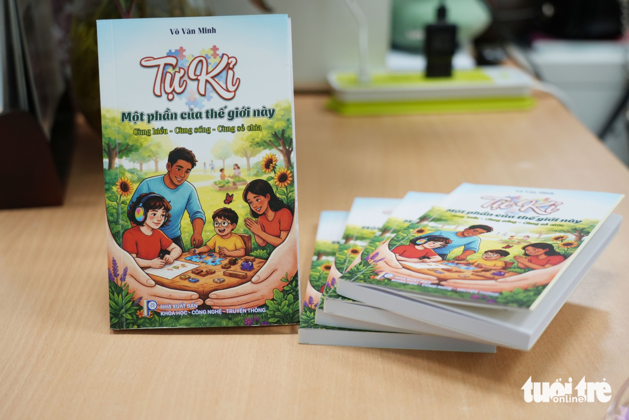 base64-177539816501514600096 Gia đình có trẻ tự kỷ phải ‘giao tiếp’ với xã hội bằng nhiều ánh mắt - Ảnh 2.