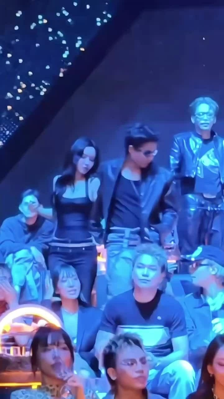 Bích Phương - Tăng Duy Tân tay trong tay đi sự kiện sau công khai 'về chung nhà'