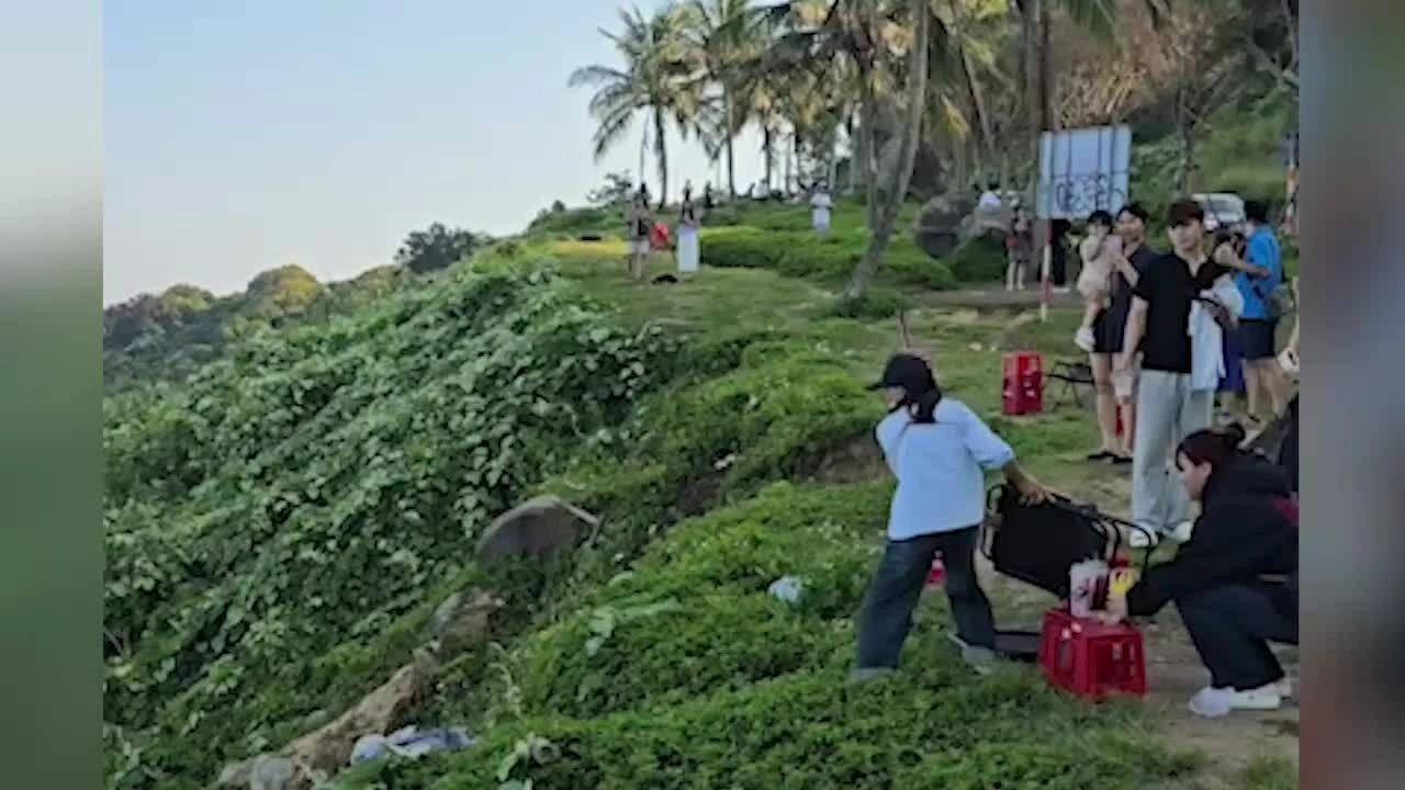 Chấn chỉnh chủ quán cà phê quăng ghế xuống vực ở Đà Nẵng