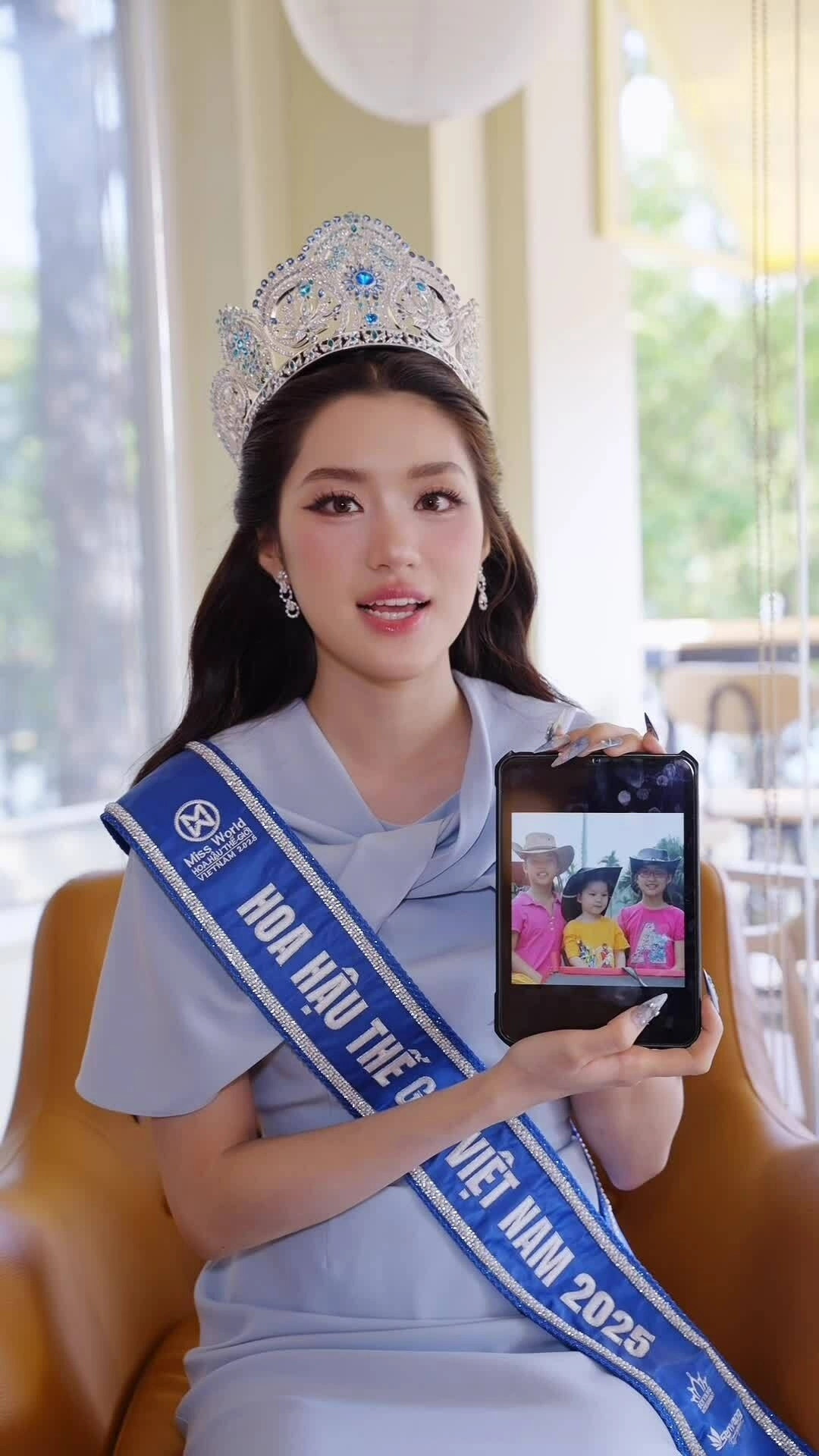 Hoa hậu Phương Oanh: Chị gái sinh đôi là tri kỷ của tôi trong cuộc sống