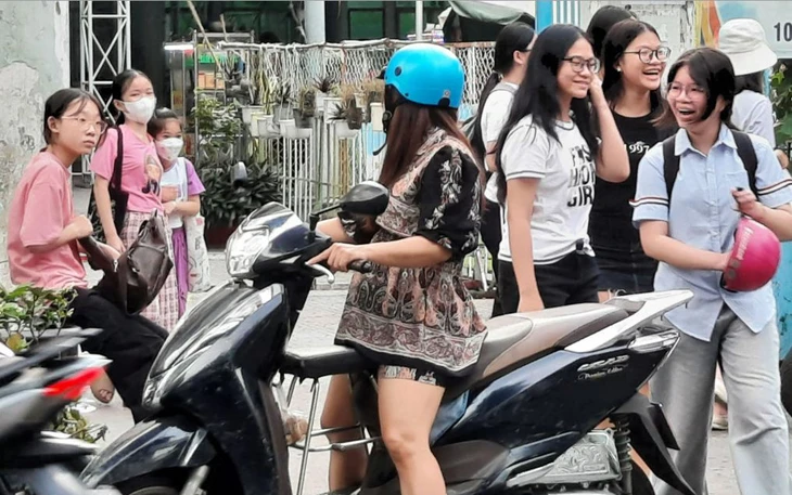 Dạy thêm, học thêm: Đừng để chính sách chạy sau đối sách - Ảnh 2.