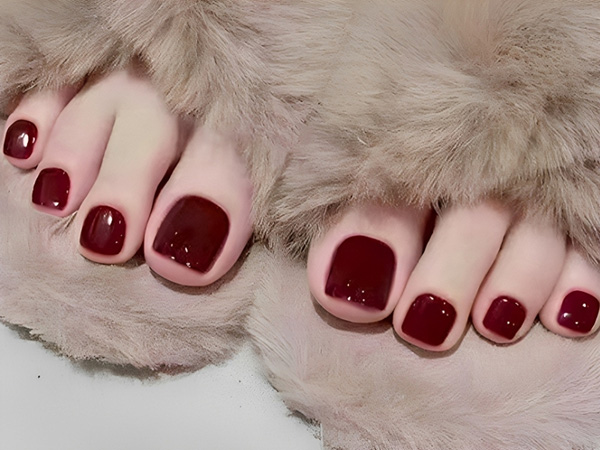 Nail chân màu đỏ cherry sang trọng