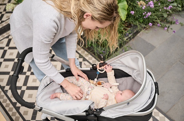 Nên lựa chọn xe đẩy phù hợp với độ tuổi của con