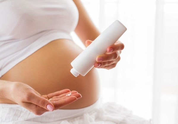 Kem chống nắng cho bà bầu cần thoa lại sau mỗi 2-3 giờ
