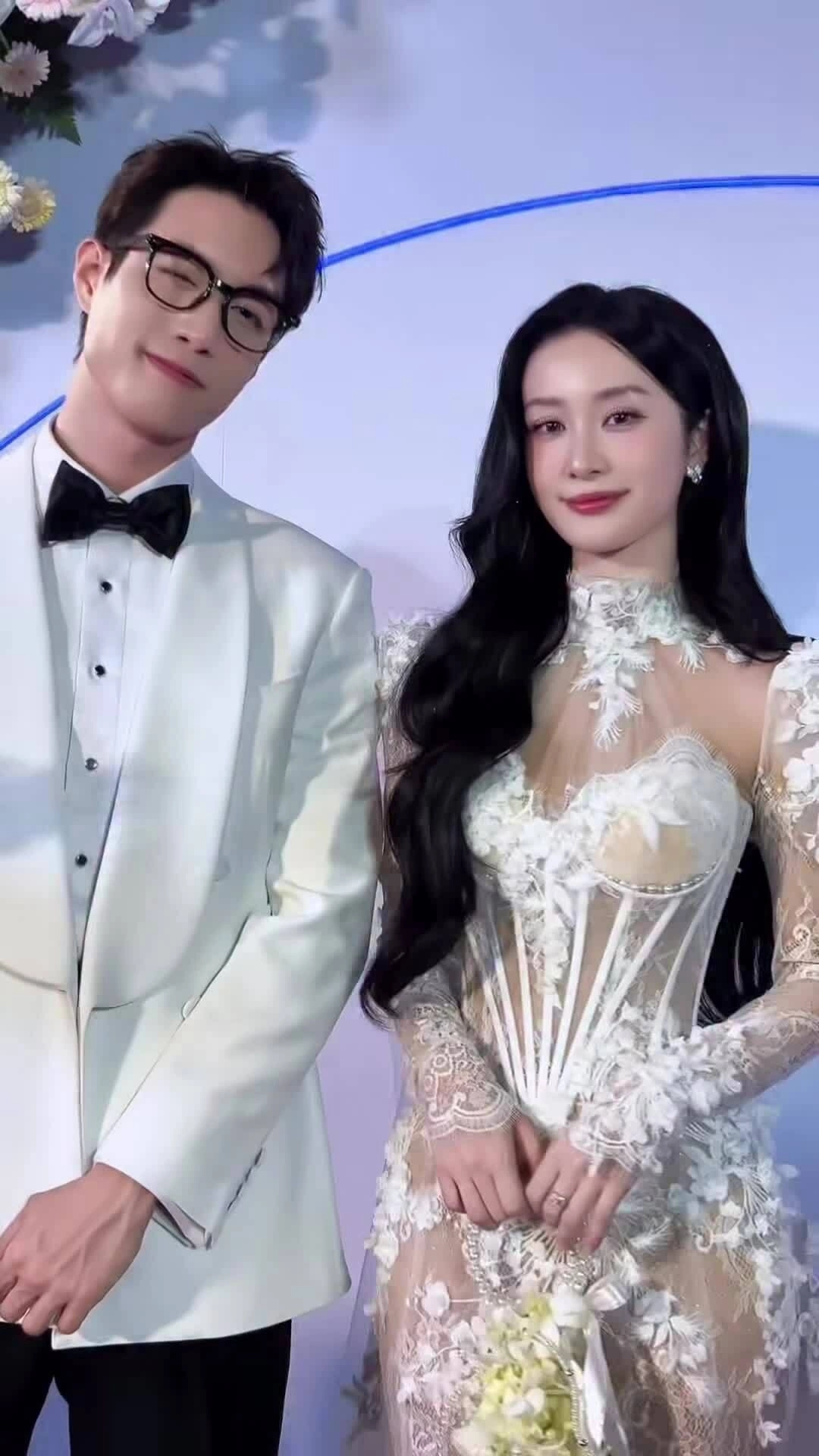 Jun Vũ - Khoai Vũ hóa cô dâu, chú rể khi ra mắt phim