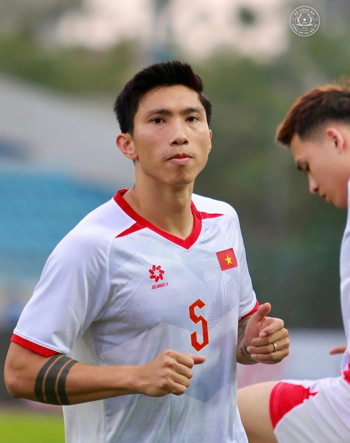 k1ysvv72cw1-q8ws1rdsml2-a9crwsp2zn3 Hậu vệ Đoàn Văn Hậu đã có sự lột xác rõ rệt kể từ khi trở lại sân cỏ sau quãng thời gian dài điều trị chấn thương. Ảnh: CLB CAHN