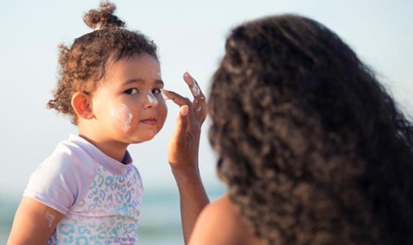 kem chống nắng cho trẻ dưới 1 tuổi