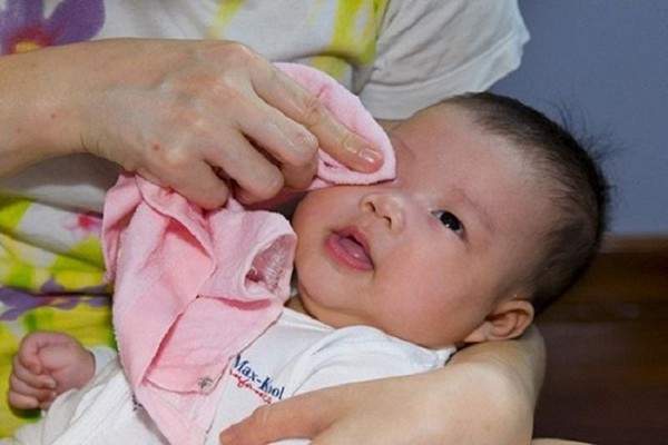 kem chống nắng cho bé