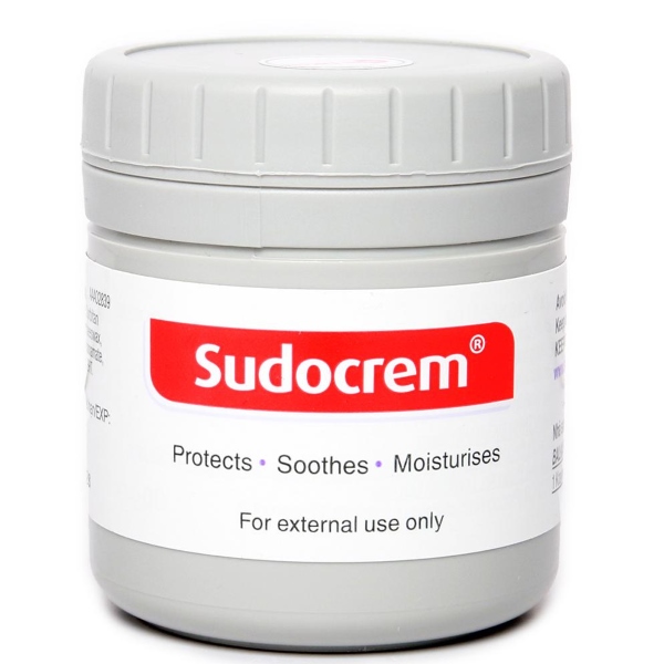 Kem hăm Sudocrem làm dịu, làm mềm mịn làn da bé