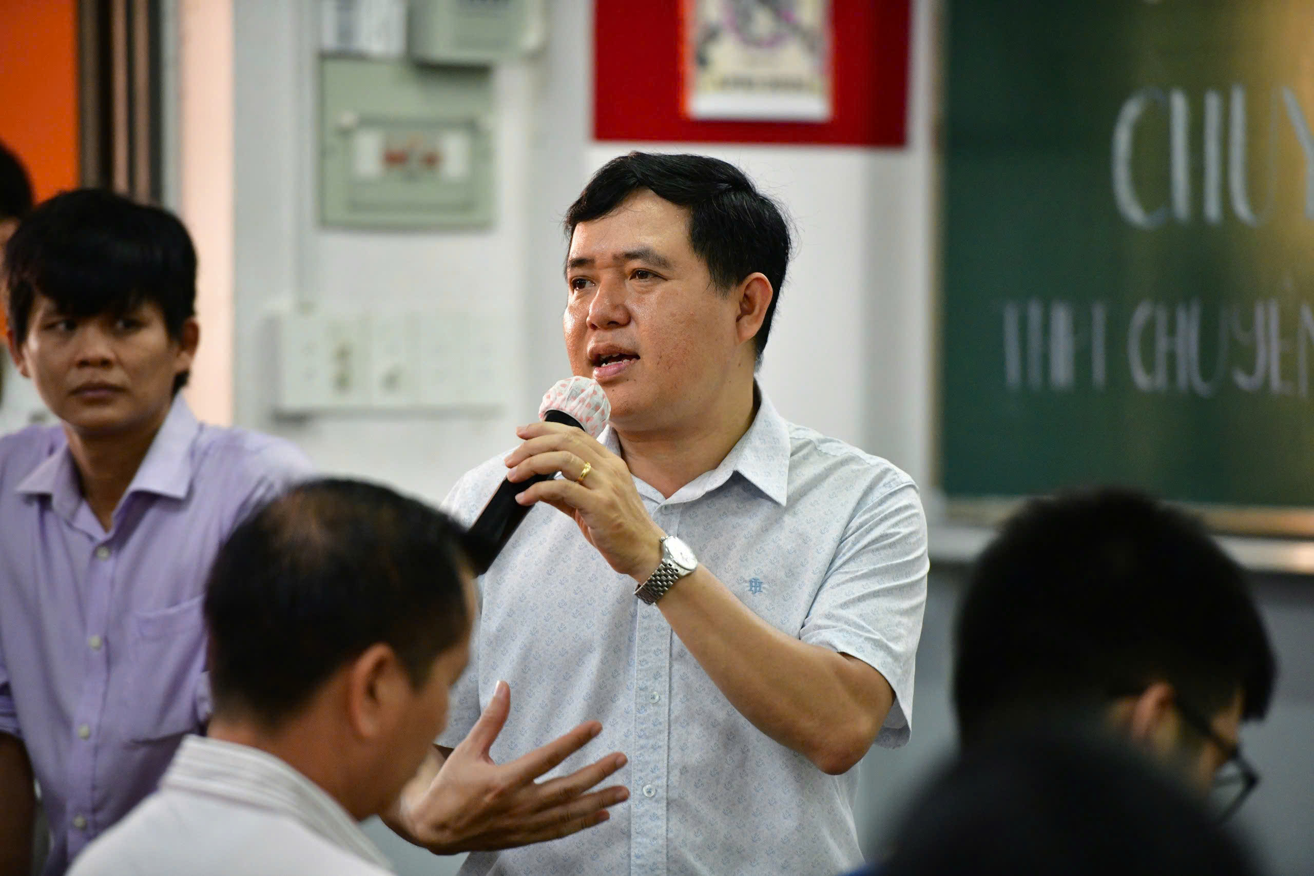 Hơn 5.000 phụ huynh, học sinh lớp 9 dự ‘open tour’ Trường chuyên Lê Hồng Phong - Ảnh 1.