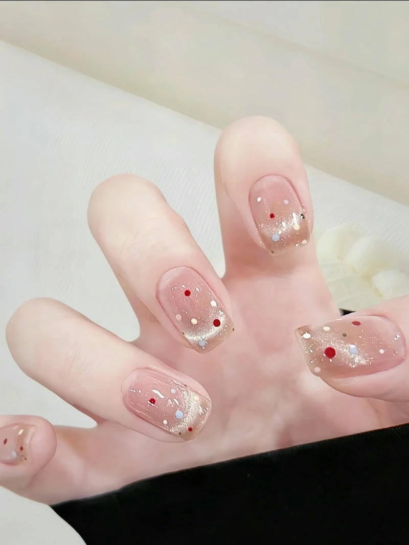 Nail xinh chấm tròn nhiều màu
