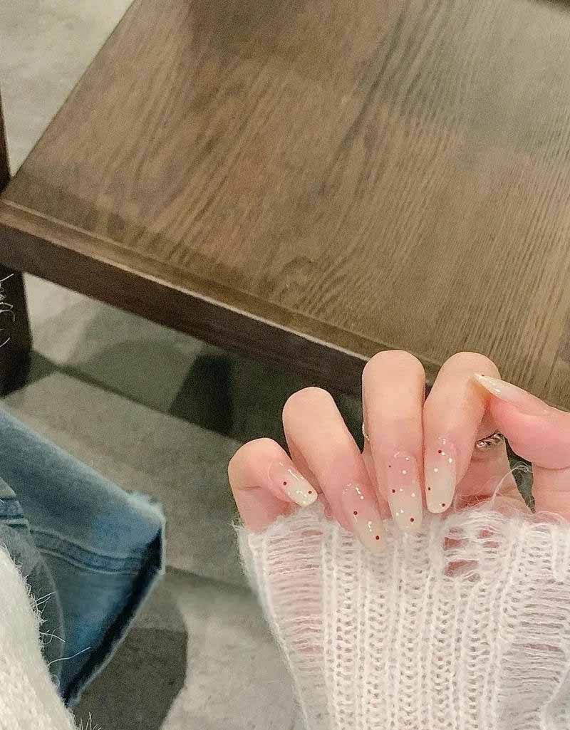 Nail omber hoạ tiết chấm đỏ