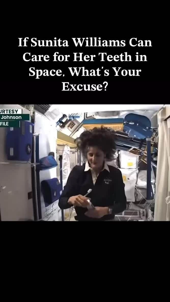 Nữ phi hành gia gội đầu, làm đẹp trong tàu vũ trụ như nào?