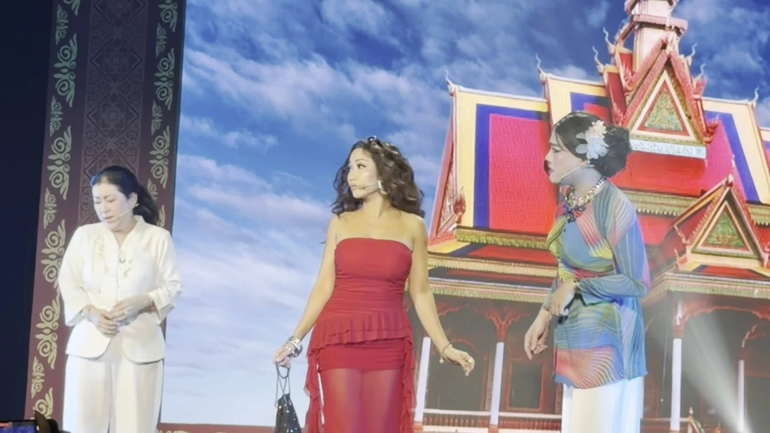 Ốc Thanh Vân nhuộm da nâu