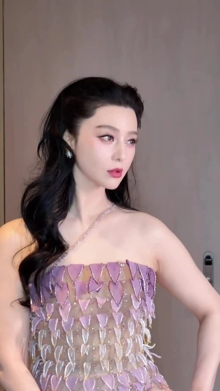 Phạm Băng Băng mặc đầm 'lá ngọc cành vàng' của nhà mốt Việt