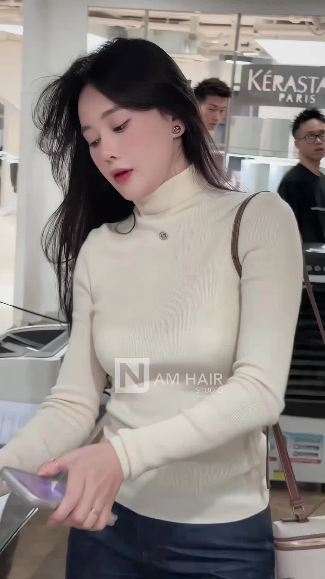 Phương Oanh được khen xinh đẹp ở đời thường