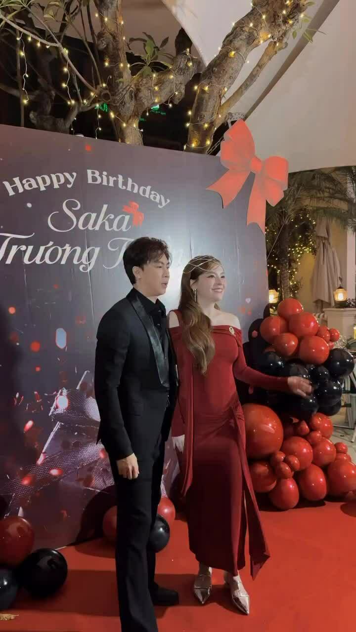 Saka Trương Tuyền được Hồ Việt Trung làm tiệc trước khi sinh con
