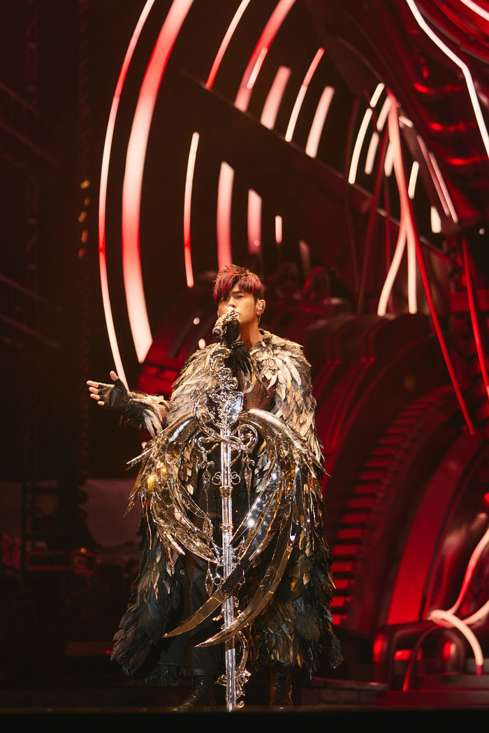 Châu Kiệt Luân gây choáng với robot khổng lồ, chi gần 400 tỷ đồng cho tour diễn mới Ảnh 1