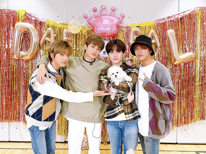 szf8y505yz1-fgoiid1s932-pmuk5xk6dd3 Chenle và Mark Lee cùng các thành viên NCT khác. (Ảnh: IGNV)