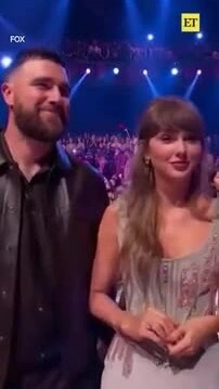 Taylor Swift và Travis Kelce dự iHeartRadio Music Award