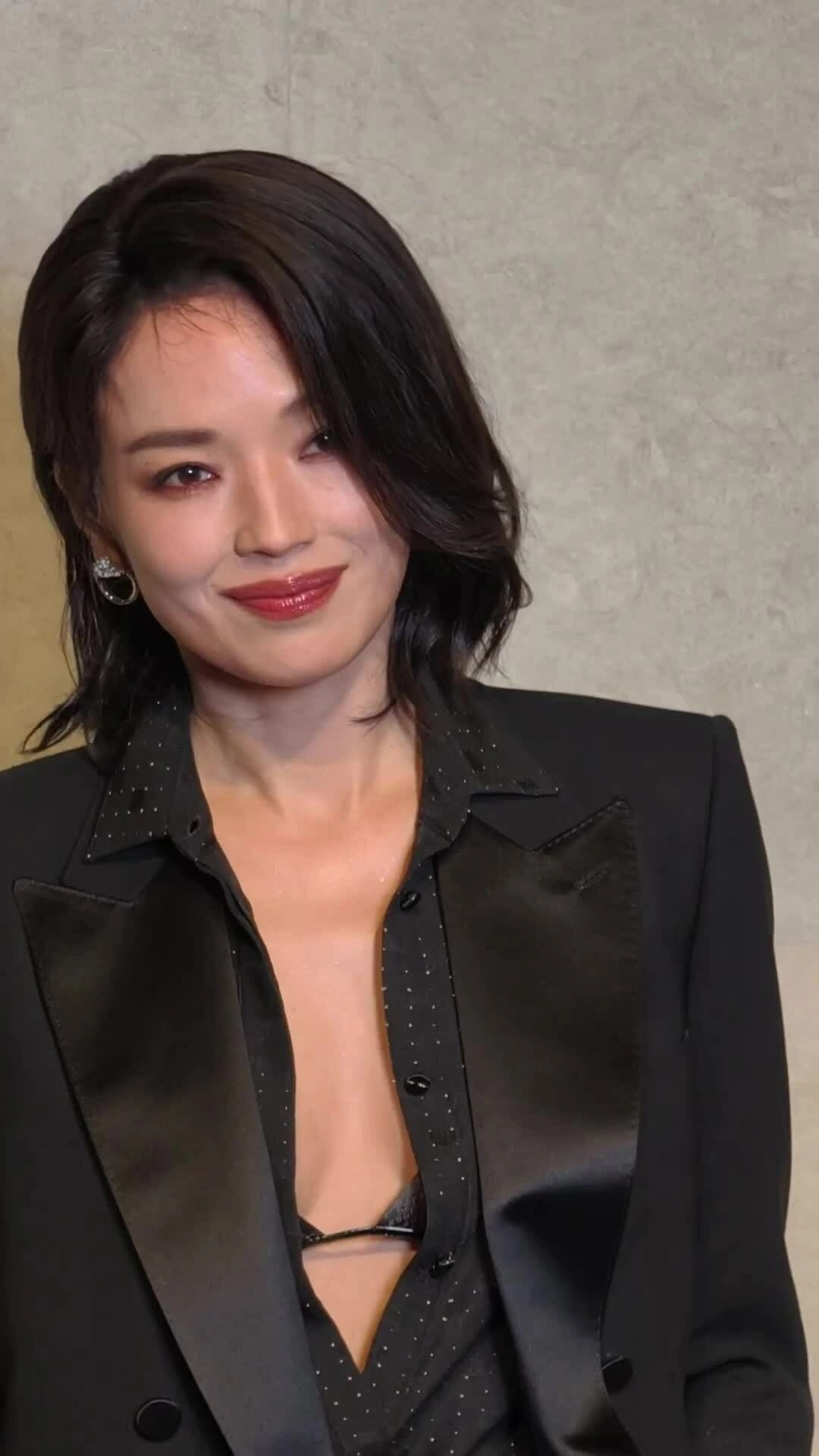 Thư Kỳ mặc gợi cảm