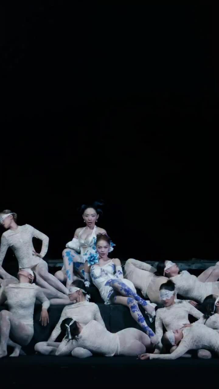 Tóc Tiên sexy hết cỡ ở tuổi 37