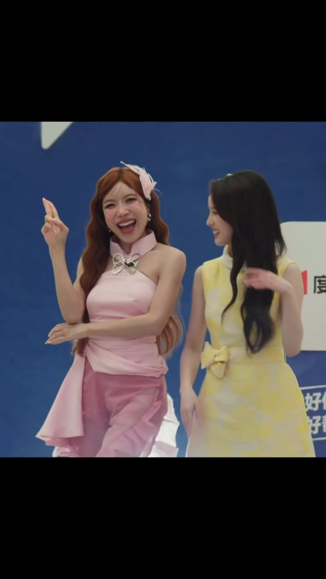 Trang Pháp nói 3 thứ tiếng khi chào sân 'Đạp gió 2026'