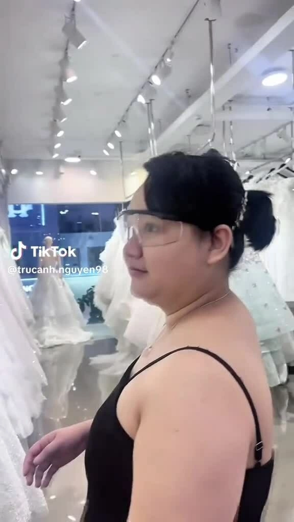 Trúc Anh 'Mắt biếc' được khen thon gọn hơn sau thời gian nỗ lực giảm cân