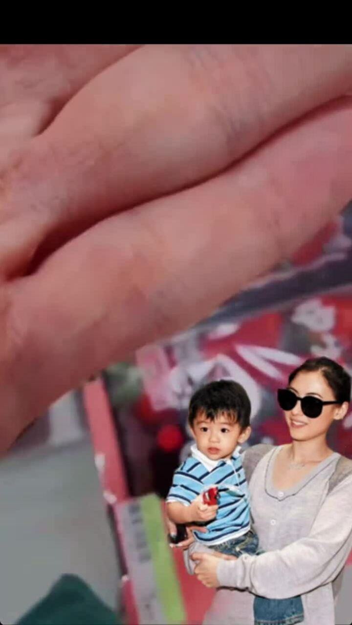 Trương Bá Chi để lộ tay nhiều chai sần