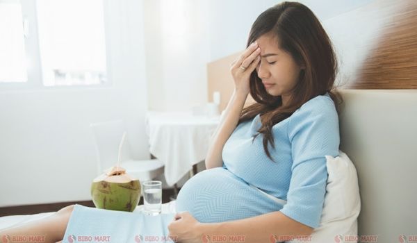 uong-nuoc-dua-nhieu-co-tot-khong-211042026074711 Mẹ bầu ốm sốt nên uống nước dừa với lượng vừa phải