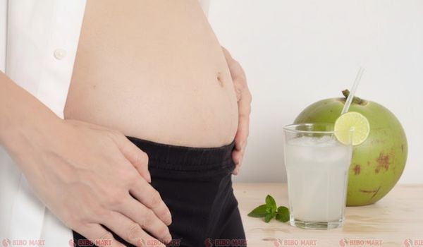 uong-nuoc-dua-nhieu-co-tot-khong-511042026074716 Mẹ bầu 3 tháng đầu có được uống nước dừa không là câu hỏi thường gặp