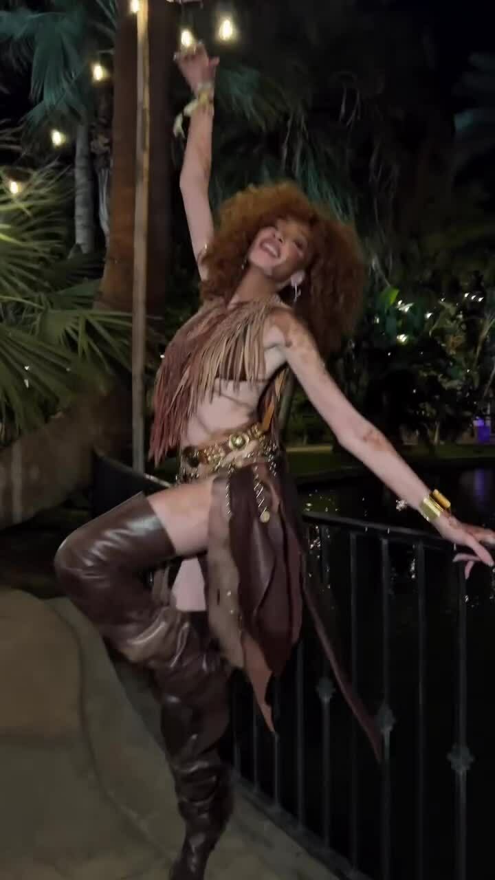 Winnie Harlow khoe vũ đạo ở Coachella 2026