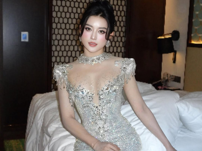 Mới đây, Á hậu Huyền My gây tranh cãi khi pass đồ hiệu giá rẻ. Ảnh: IGNV 