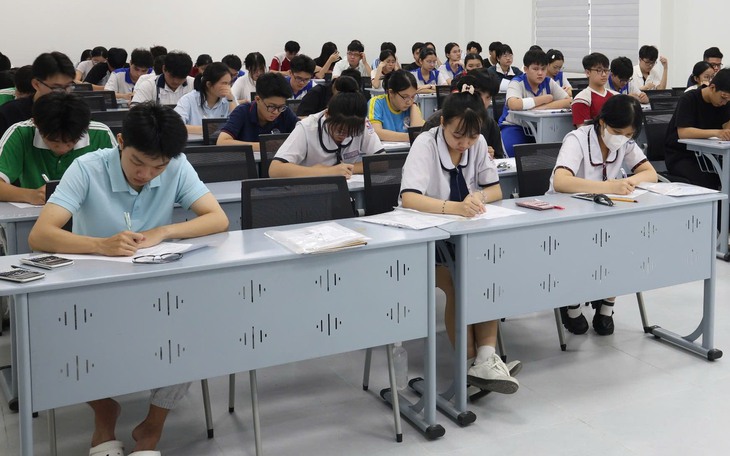 Thí sinh tăng mạnh, ĐH Quốc gia TP.HCM mở rộng điểm thi đánh giá năng lực đợt 2 - Ảnh 2.