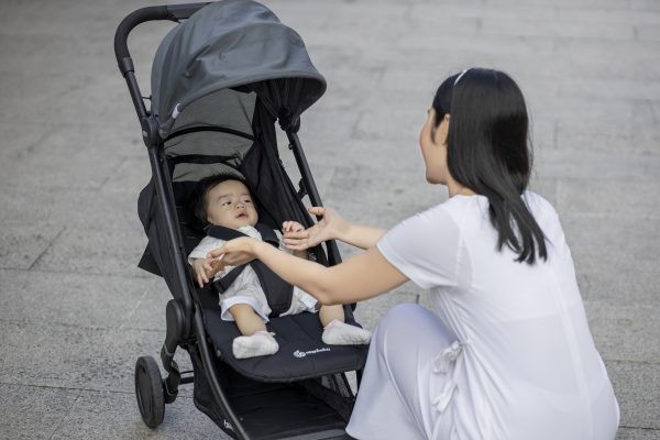 xe đẩy ngồi cho trẻ em