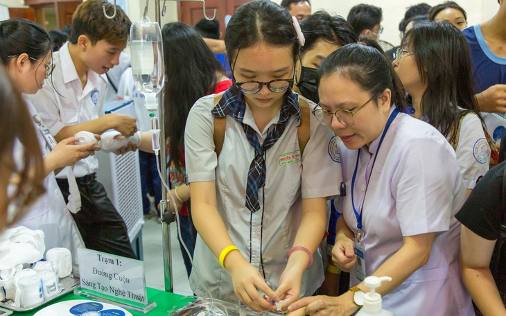 Ổn định tuyển sinh đến 2030, siết đầu vào và tăng tự chủ đại học - Ảnh 3.